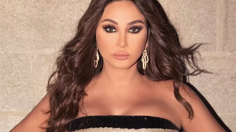 المطربة إليسا