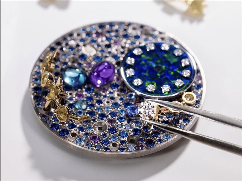 سماء مرصعة بالنجوم تتحول إلى تحفة زمنية في أحدث إبداعات Bvlgari