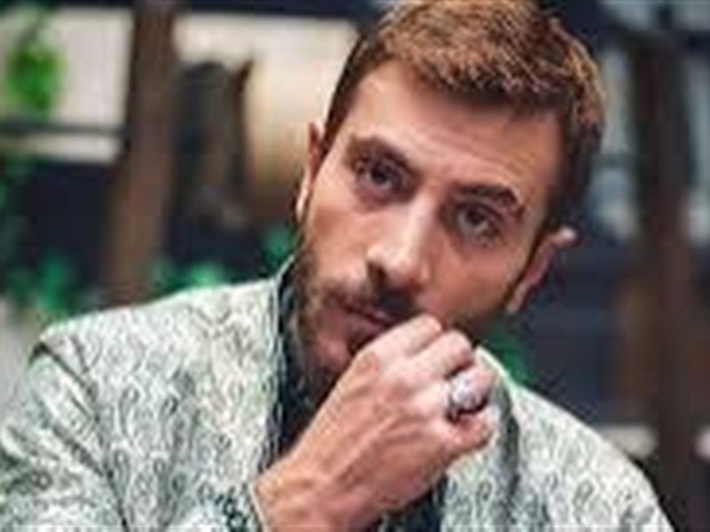 رامي أحمر يكشف أسرار شخصية «كريم» في «حب ع ورق»