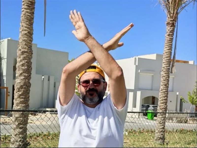 الفنانون يدعمون حسام حسن برسالة «لا للعنصرية»