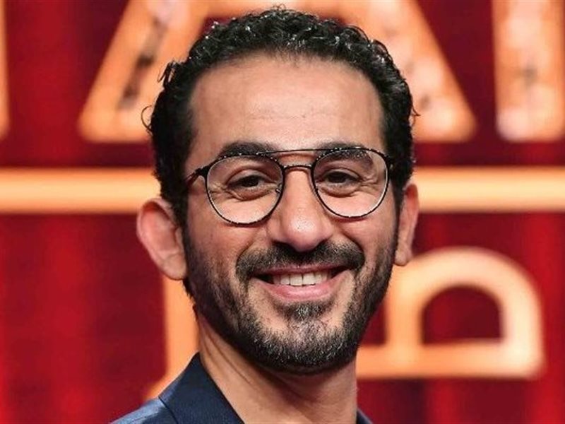 أحمد حلمي يدعم حق الأداء العلني