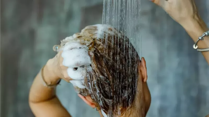 العناية بالشعر