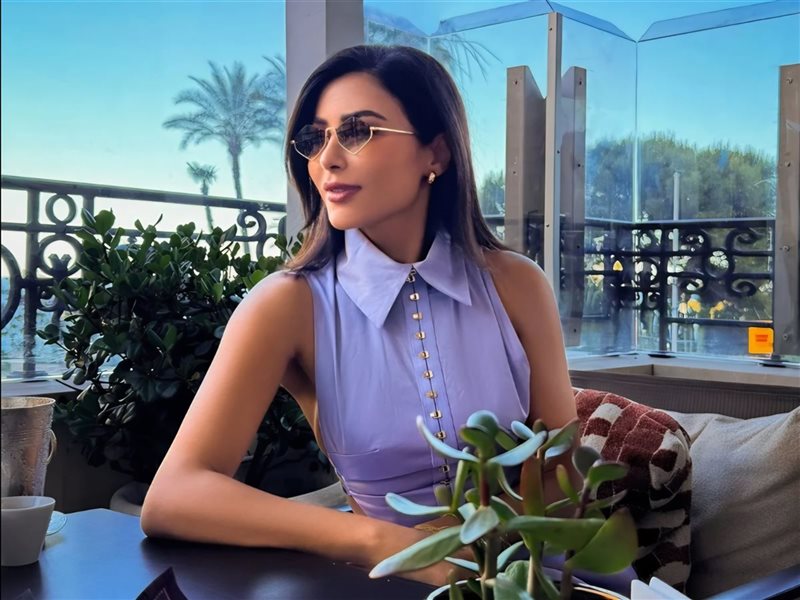 باللافندر.. مهيرة عبد العزيز تخطف الأنظار بإطلالة صيفية تجمع بين الرقي والعصرية