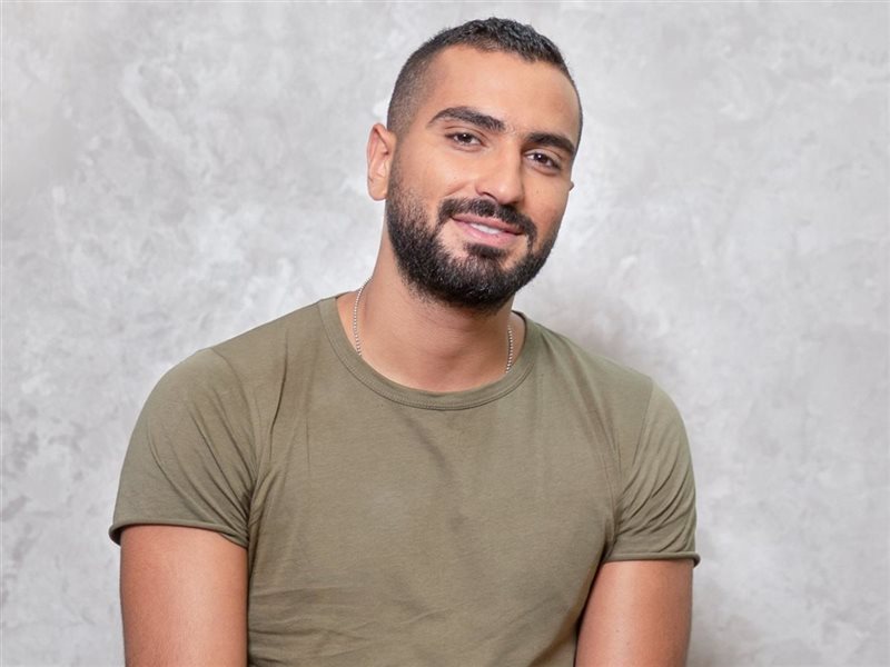 محمد الشرنوبي يغني مقطع من ألبومه الجديد 