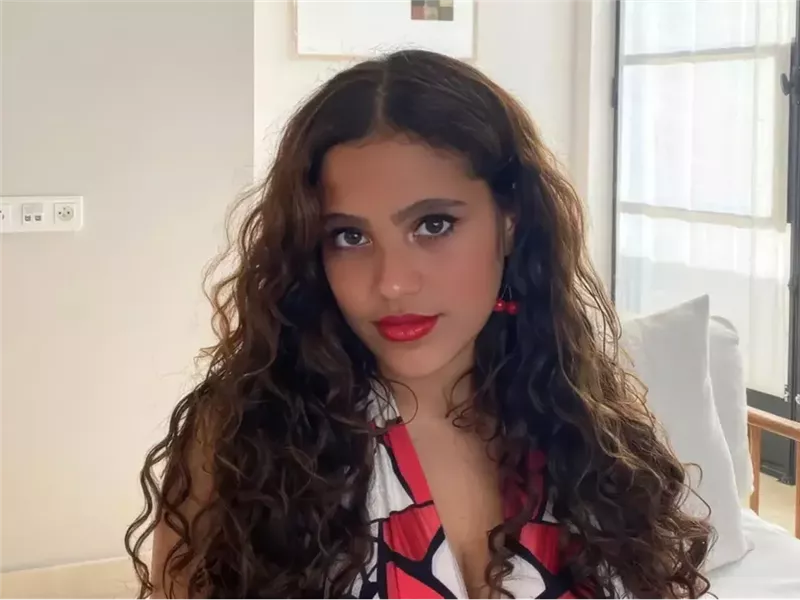 جنا عمرو دياب تفاجئ جمهورها: أول ألبوم غنائي قريبًا