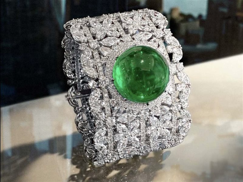 الزمرد يتصدر المشهد.. Chopard تكشف عن فخامة استثنائية في قلب نيويورك
