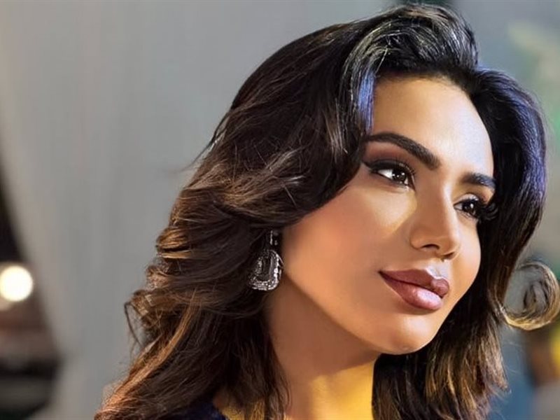  الفنانة السعودية لبنى عبدالعزيز