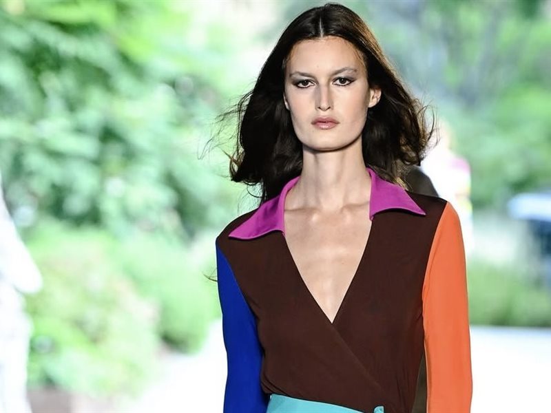 Diane von Furstenberg  تعيد إحياء أجواء السبعينيات ضمن فعاليات اسبوع الموضة في نيويورك