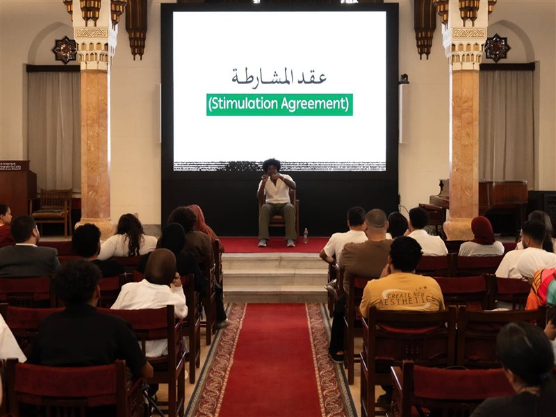 محمود عثمان: عقد المشارطة ينظم العلاقة بين الجهة المانحة والشركة المسؤولة عن أعمال الفنان