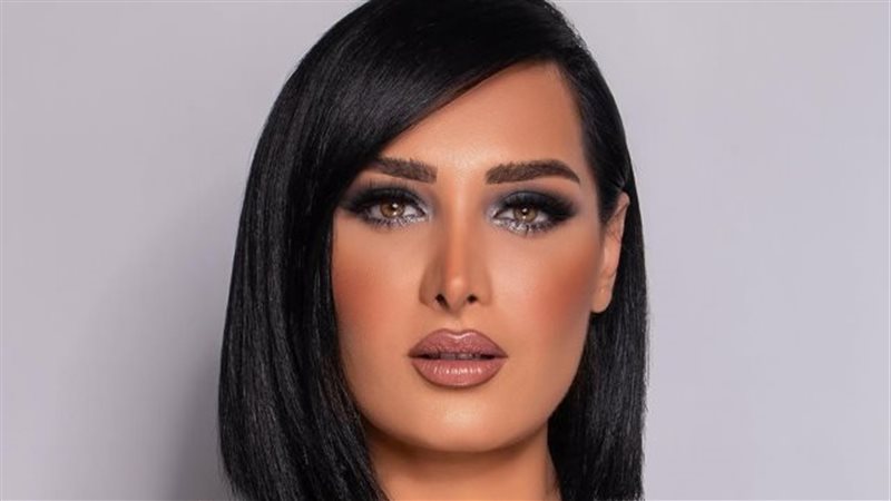 قمر خلف 
