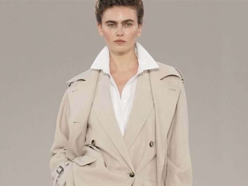 Max mara تحتفي بالمرأة الرحالة في عرض استثنائي ضمن أسبوع الموضة في ميلانو