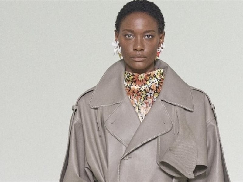 تصاميم غير تقليدية ولمسات حرفية.. BottegaVeneta تخطف الأنظار في ميلانو