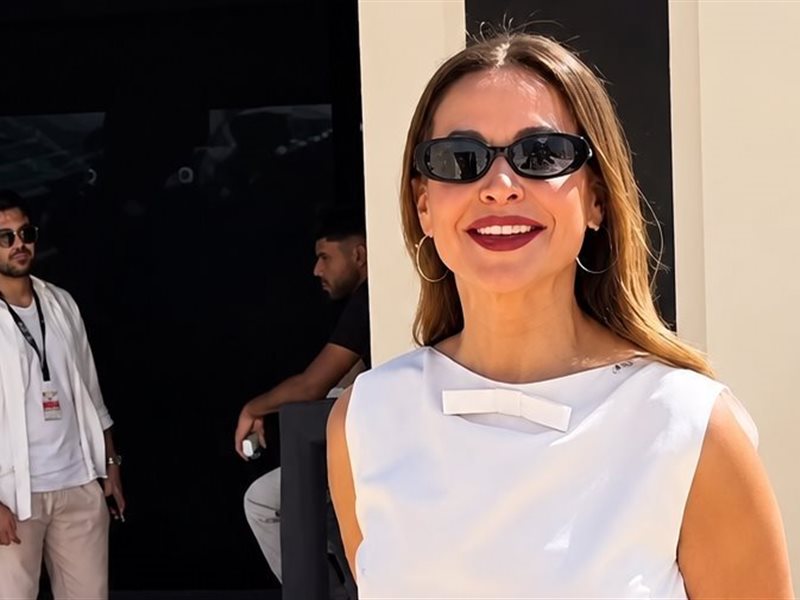 ريا أبي راشد بإطلالة بيضاء تعكس أناقة النهار في مهرجان الجونة السينمائي