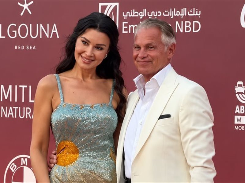 أروى جودة وزوجها يخطفان الأضواء بإطلالة أنيقة في ثالث ايام مهرجان الجونة السينمائي