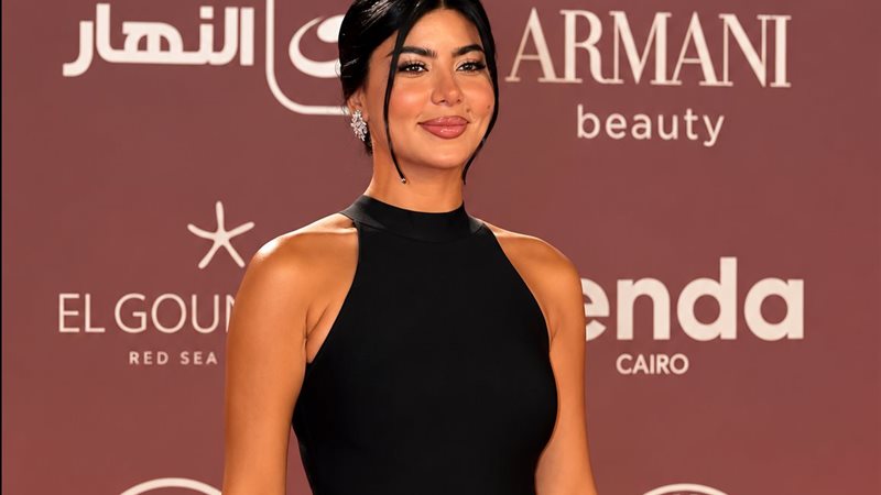 كارولين عزمي 