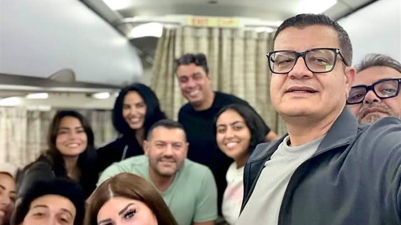 عمرو يوسف وفريق عمل