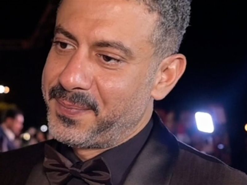 محمد فراج و رسالة خاصة مني زكي عبر 